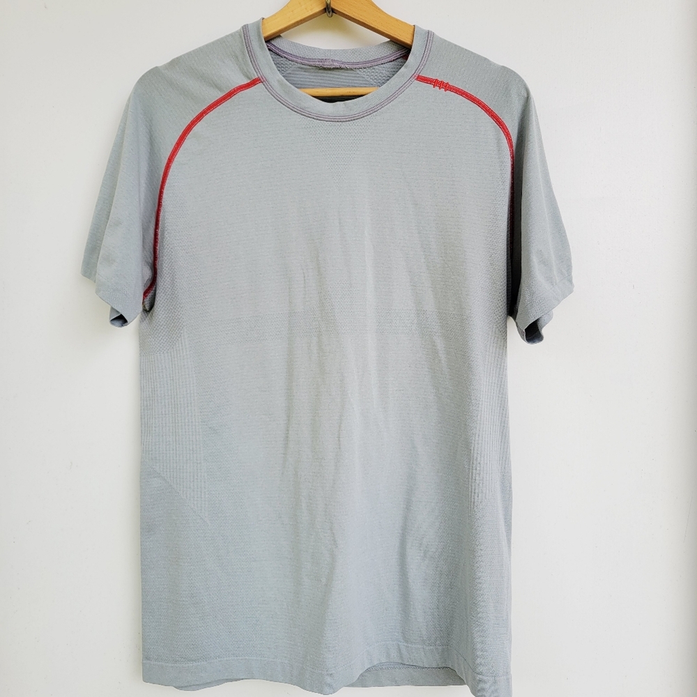 Lululemon Metal Vent Gray Red Piping Short Sleeve Shirt Size Medium *Read*
